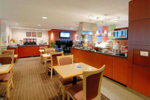 Hampton Inn and Suites Vancouver-Downtown Breakfast