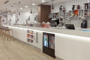 Hampton by Hilton Edinburgh Airport Bar