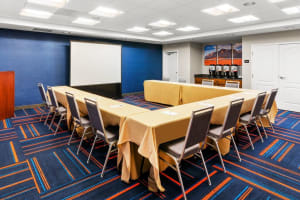 Hampton Inn & Suites Fairbanks Meeting Room