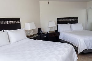 Holiday Inn Resort Grand Cayman Guestroom