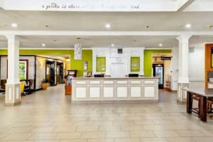 Hilton Garden Inn Portland Airport Lobby