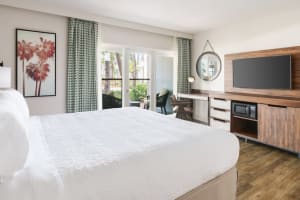 Hampton Inn Key West Accessible Pool View King Room