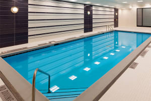 Hilton Chicago O'Hare Airport Pool