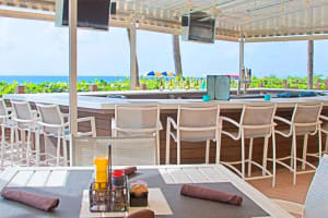 The Singer Oceanfront Resort, Curio Collection by Hiilton Al Fresco Dining
