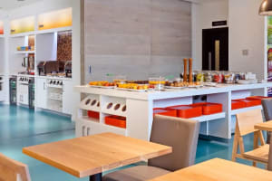 Hampton by Hilton London Waterloo Breakfast Area