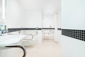 Hampton by Hilton Krakow Accessible Bathroom
