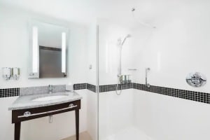 Hampton by Hilton Krakow Bathroom