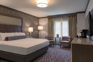 Horseshoe Black Hawk King Room