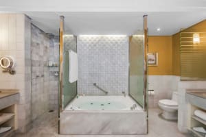 JOIA Paraiso by Iberostar Guest Bathroom