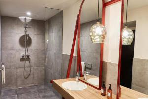Hotel Indigo Antwerp City Centre Bathroom