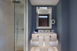 JW Marriott Istanbul Bosphorus Deluxe Guest Room Bathroom