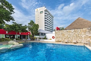 El Cid La Ceiba Beach Resort Pool 2