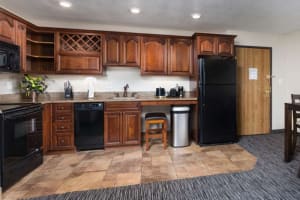 Best Western Plus Landmark Inn Family Suite Kitchen