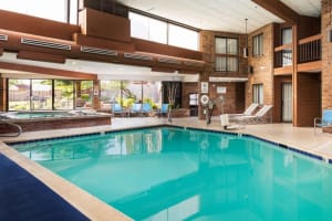 Best Western Plus Landmark Inn Swimming Pool