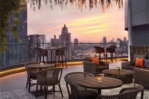 Hyatt Place Bangkok Sukhumvit 24 Rooftop Dining & Bar