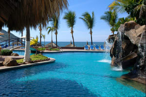 Luna Palace Hotel & Suites Pool