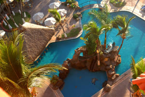 Luna Palace Hotel & Suites Pool