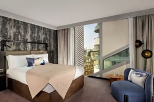 Montcalm East, Autograph Collection