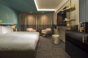 Middle Eight Classic Chic Room