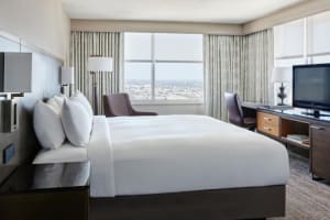 Marriott New Orleans Corner King Guest Room