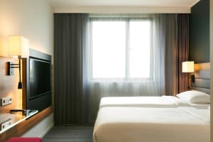 Moxy Southampton Room