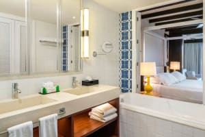 Ocean Riviera Paradise El Beso Bathroom
