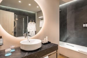 Occidental Sevilla Viapol Bathroom