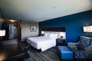 Best Western Plus Chocolate Lake Hotel guestroom