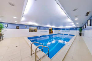 Best Western Plus Chocolate Lake Hotel pool