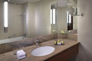 Prague Marriott Hotel Bathroom