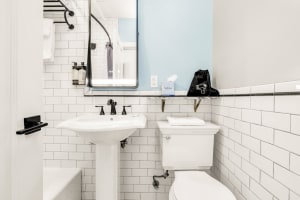 Hotel Petaluma, Tapestry Collection by Hilton Guest Bathroom