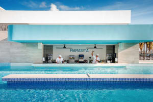 Riu Palace Kukulkan Swim-up Bar