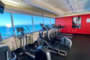Radisson Suite Hotel Oceanfront Gym