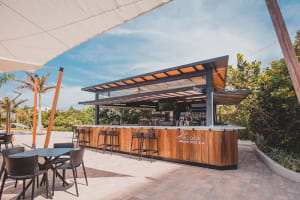 Radisson Blu Aruba Pool bar