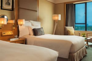 Renaissance Riverside Hotel Saigon Guest Room