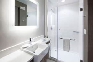 SpringHill Suites Clearwater Beach Bathroom