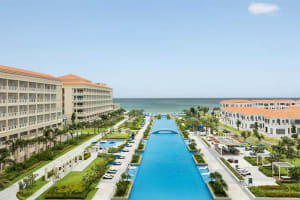 Sheraton Grand Danang Resort & Convention Center Pool