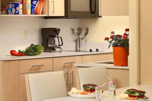Sonesta ES Suites Orlando - International Drive Kitchen