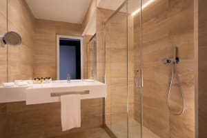 Sina Bernini Bristol, Autograph Collection Guest Room Bathroom