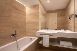 Sina Bernini Bristol, Autograph Collection Suite Bathroom