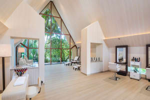 The St. Regis Maldives Vommuli Resort Salon