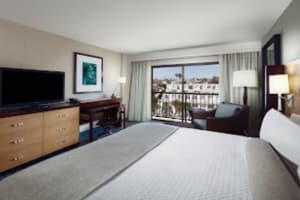 Sonesta Redondo Beach & Marina Room