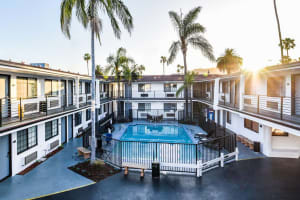Sunset West Hotel, SureStay Collection by Best Western