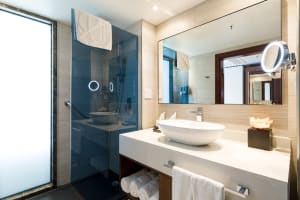 Sonesta Maho Beach Resort, Casino & Spa Bathroom