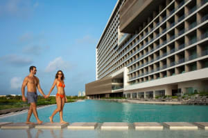 Dreams Vista Cancun Golf & Spa Resort Infinity Pool