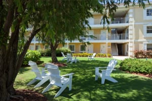 Sunshine Suites Resort Grounds