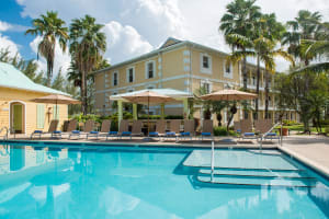 Sunshine Suites Resort Pool