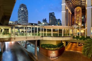 Sheraton Grande Sukhumvit, a Luxury Collection Hotel, Bangkok Direct Skybridge Access