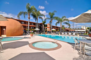Best Western Plus Stovall's Inn Pool