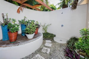 The Little Polynesian Outdoor Shower